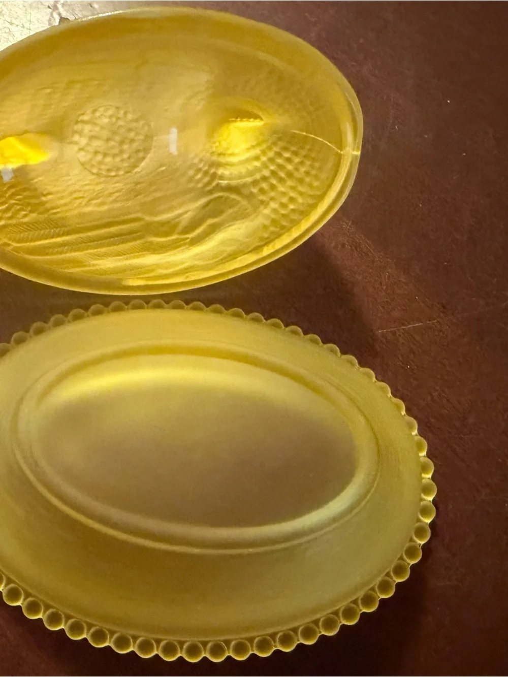 Yellow Satin 4.5” import hen on nest
